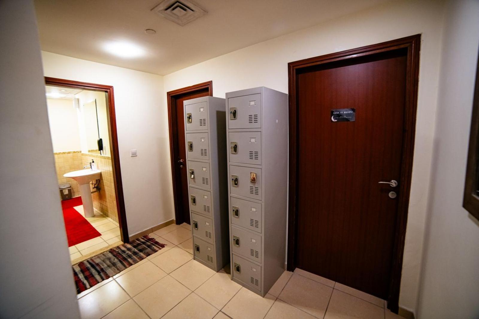 Lunar Hostel - Jbr ดูไบ ภายนอก รูปภาพ