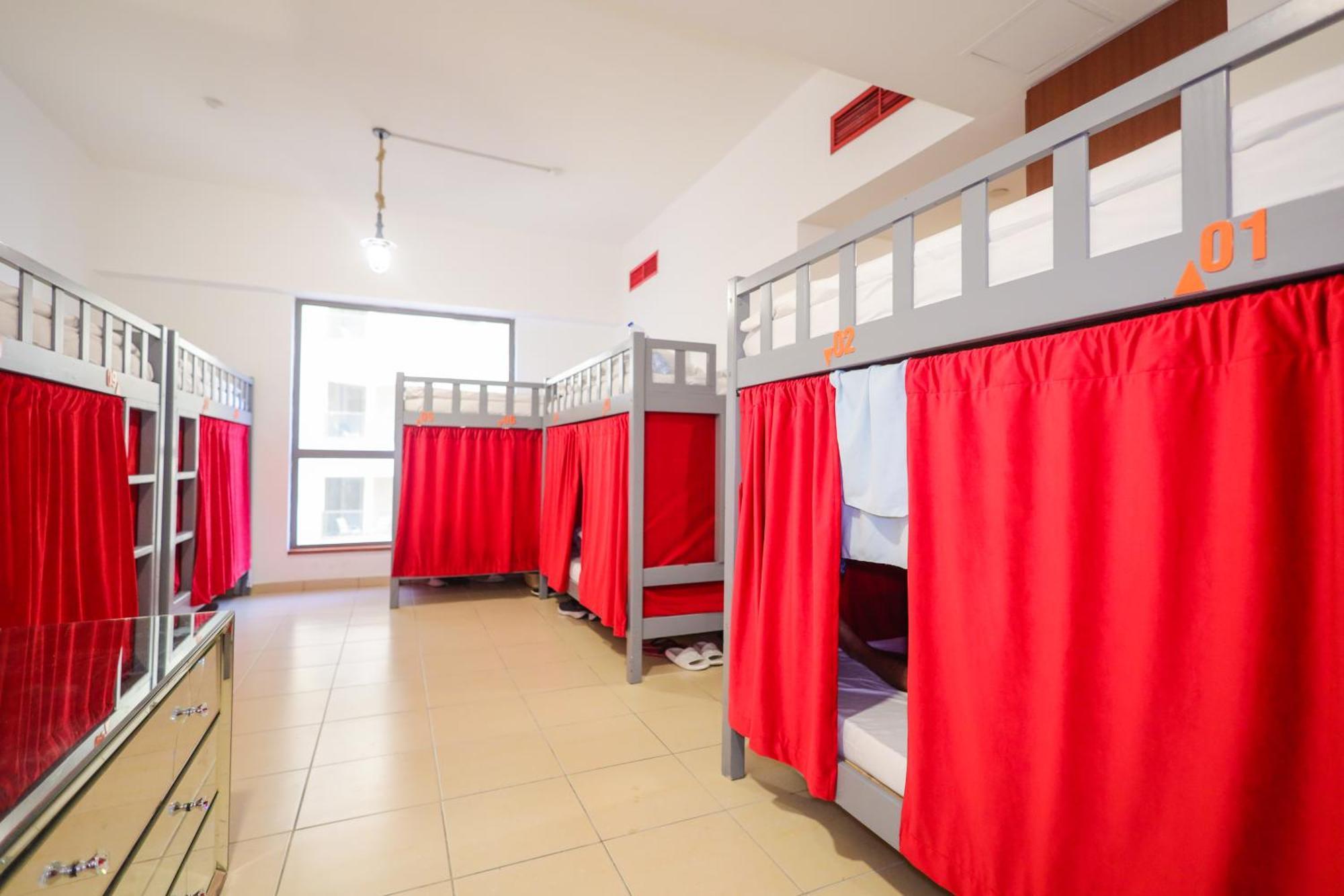 Lunar Hostel - Jbr ดูไบ ภายนอก รูปภาพ