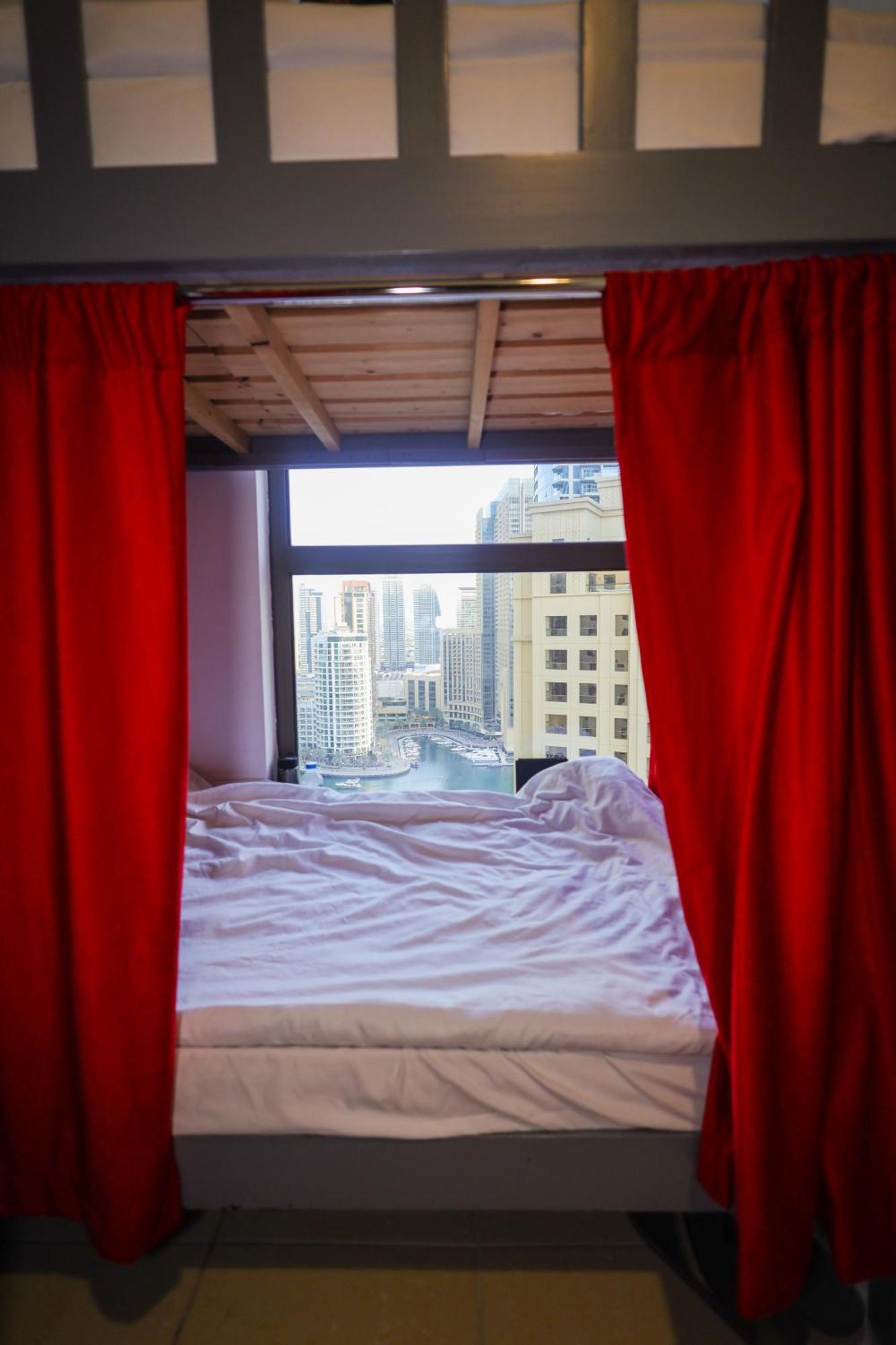 Lunar Hostel - Jbr ดูไบ ภายนอก รูปภาพ