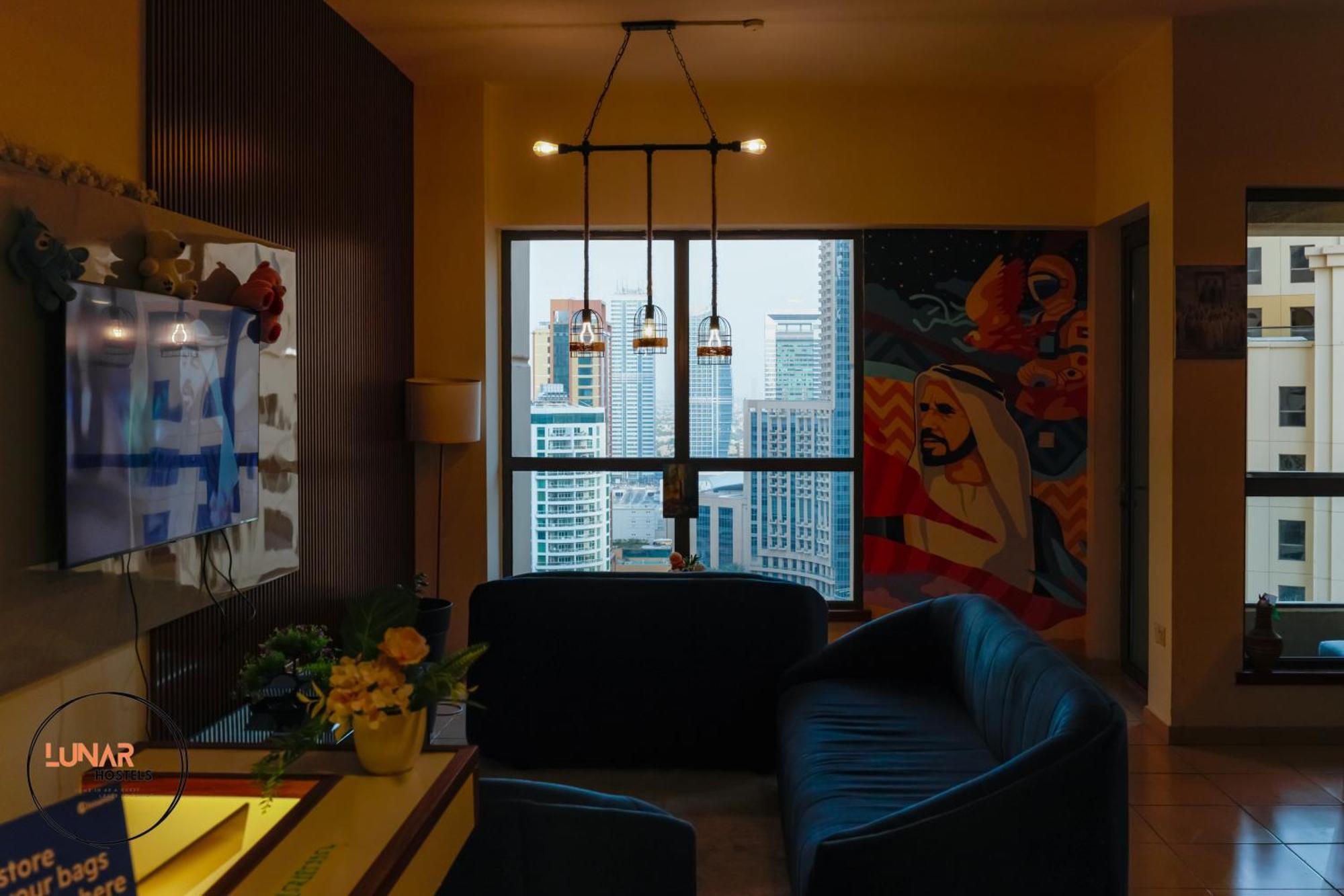 Lunar Hostel - Jbr ดูไบ ภายนอก รูปภาพ