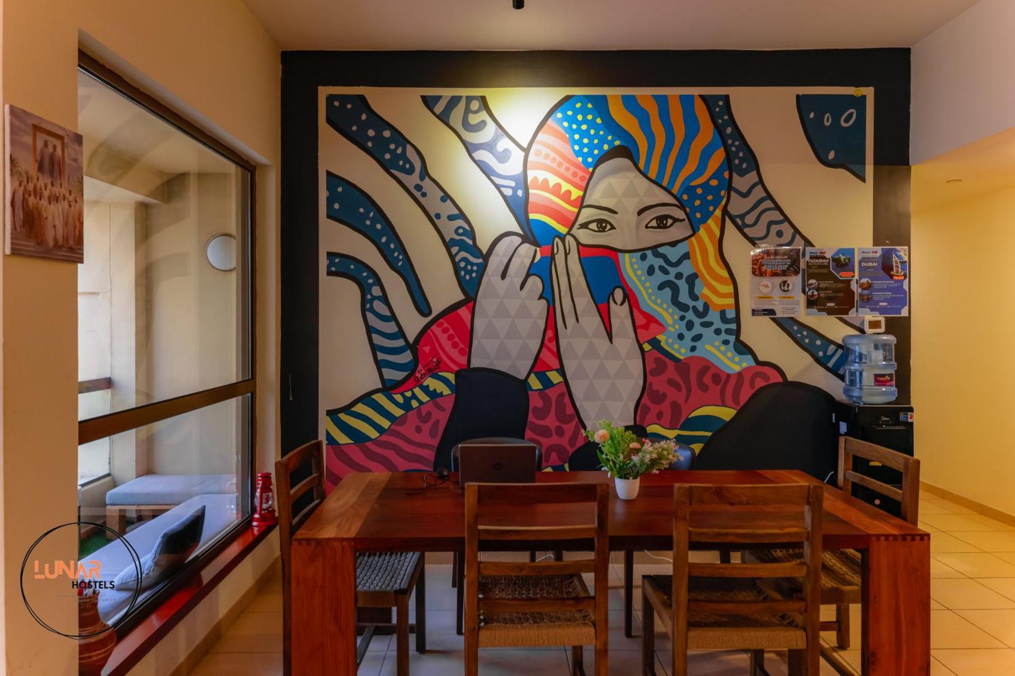 Lunar Hostel - Jbr ดูไบ ภายนอก รูปภาพ