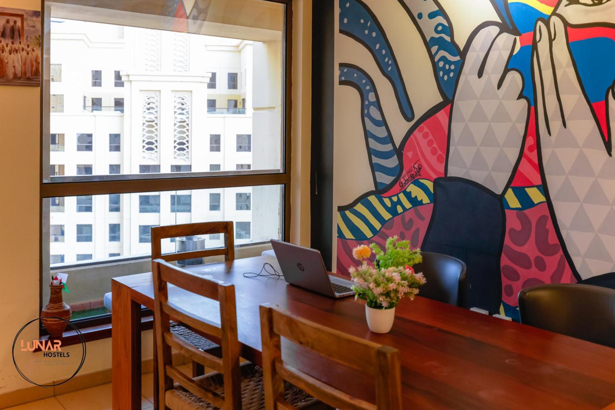 Lunar Hostel - Jbr ดูไบ ภายนอก รูปภาพ